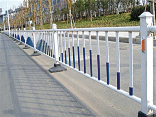 公路隔離護欄
